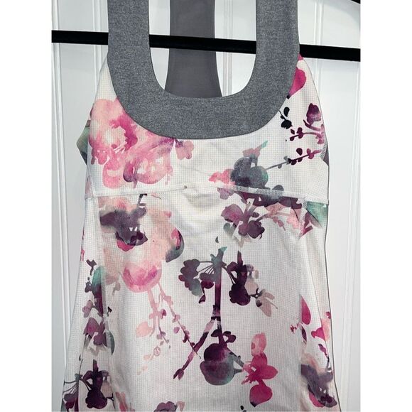 Lululemon Scoop Neck Tank Women’s 6 White And Gray Blossom Floral Racer Back - Picture 3 of 7